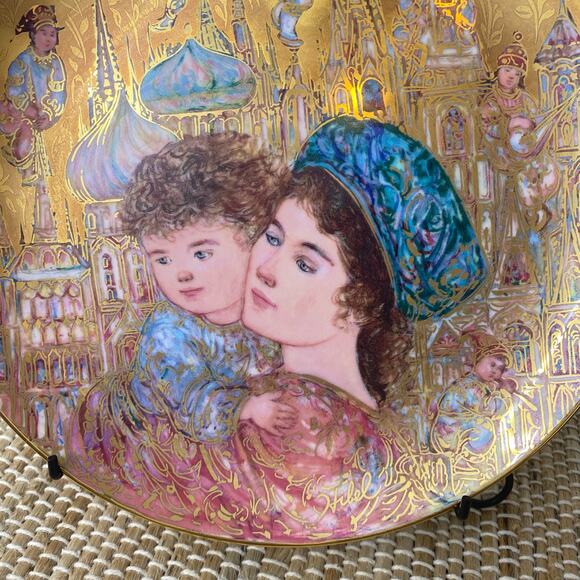 Vintage Limited Edition Edna Hibel Holiday Joy Porcelain Plate 1993 Wood Frame - Picture 4 of 13